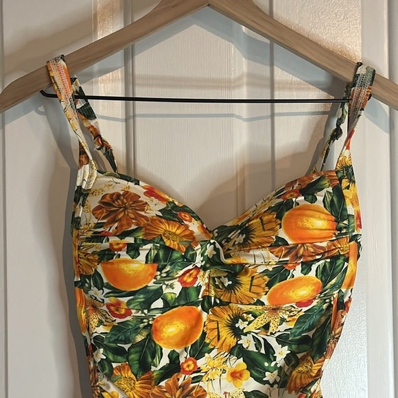 Nip Tuck | Joanne Citrus Twist Front One Piece Swimsuit Size 8 Swim Beach Pool - Picture 4 of 9